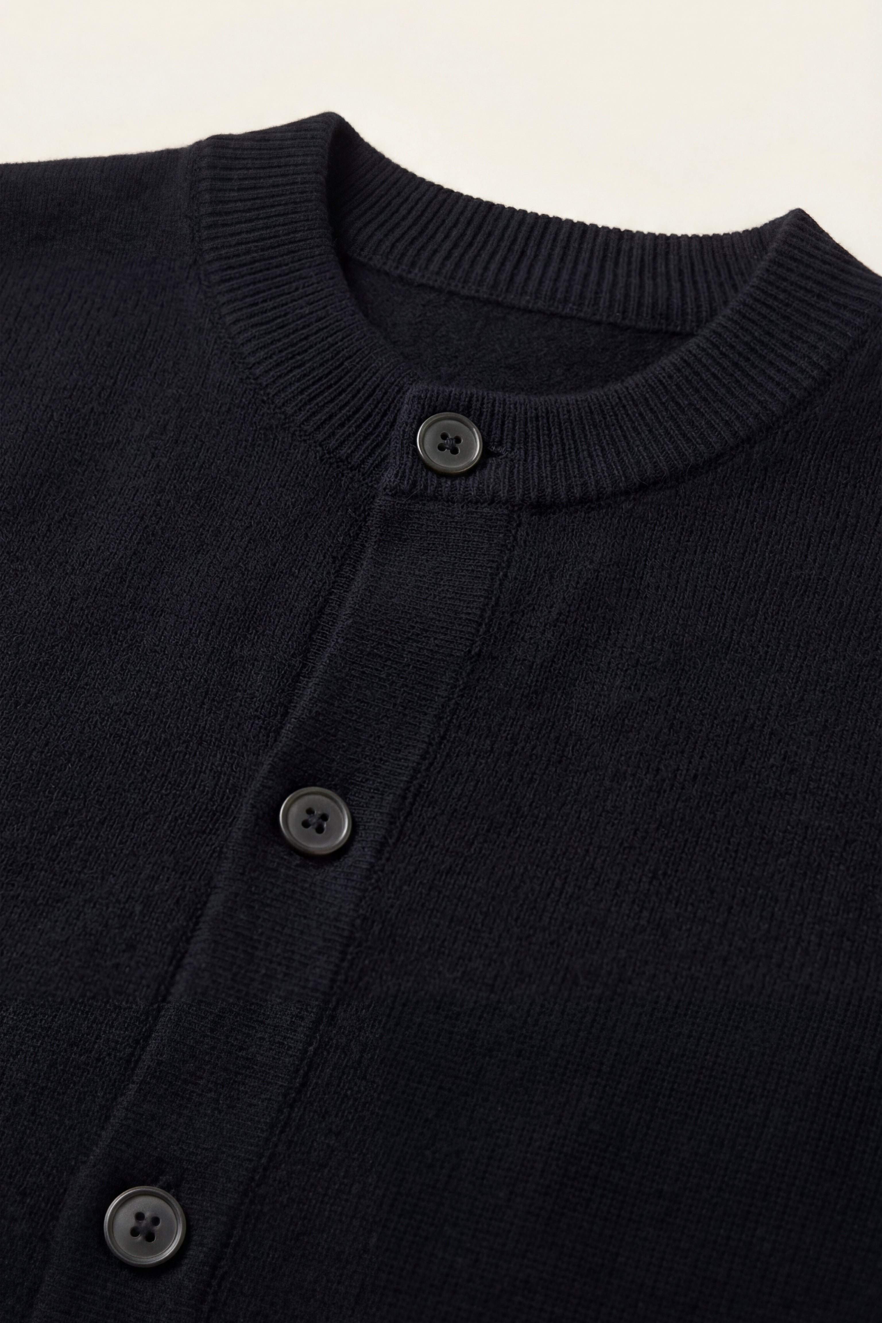 Arlino Buttoned Set Black